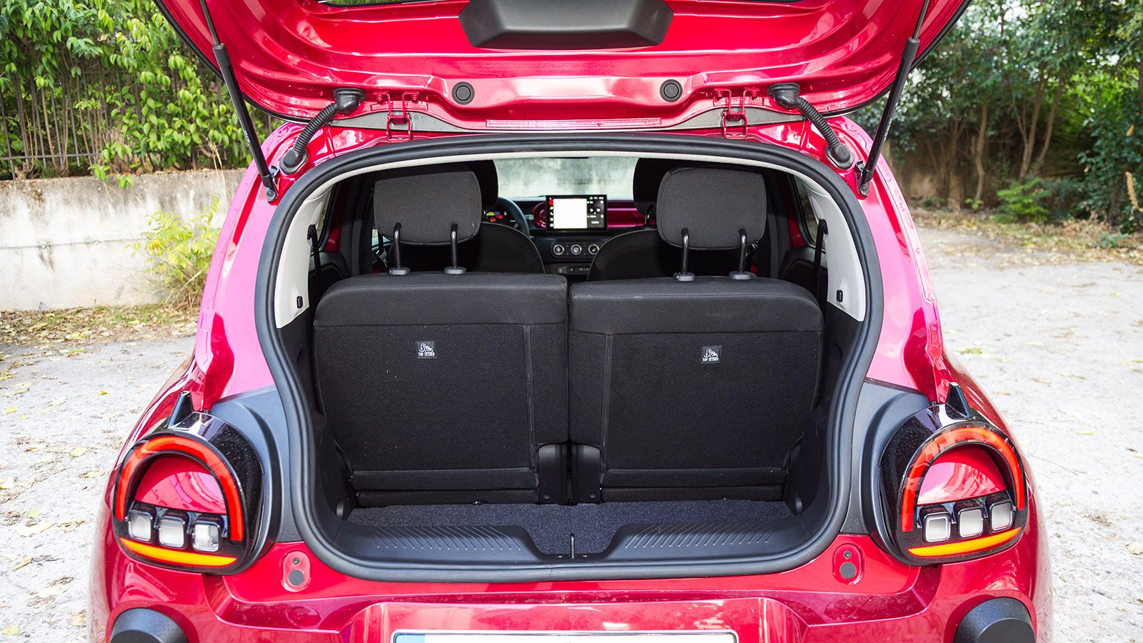 Renault Twingo. Τι βαθμό παίρνει σε κατανάλωση, χώρους, επιδόσεις, εγγυήσεις.
